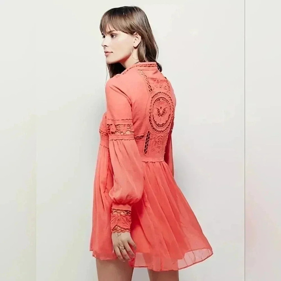 Free People Dresses & Skirts - Free People Coral in Dreamland dress. Size 4